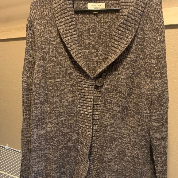 Women’s Clothing - Picture 1 of 2